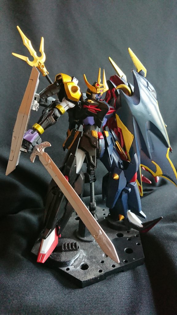 真悪参形態
白銀の盾と剣を装備