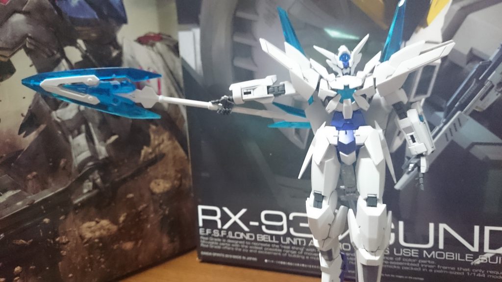 ・トランジェントガンダム
スミ入れと部分塗装っす。それ以外はフラッグを切り取るくらいしかやってないっス