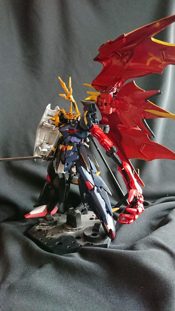 ブラックドラゴンモード
ドラゴンクロークは展開し大型の翼になります