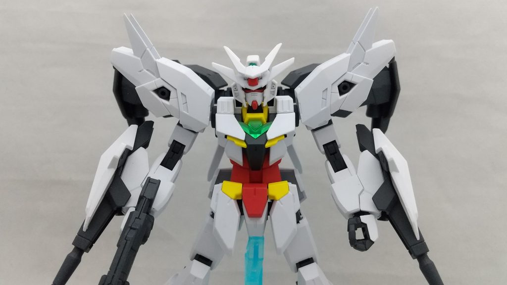 毎度過程を撮り忘れるのですが、肩のアンテナ（？）の延長、胸部アーマーのシャープ化を行いました。エッジのあるなしでは印象が大きく変わりますね。