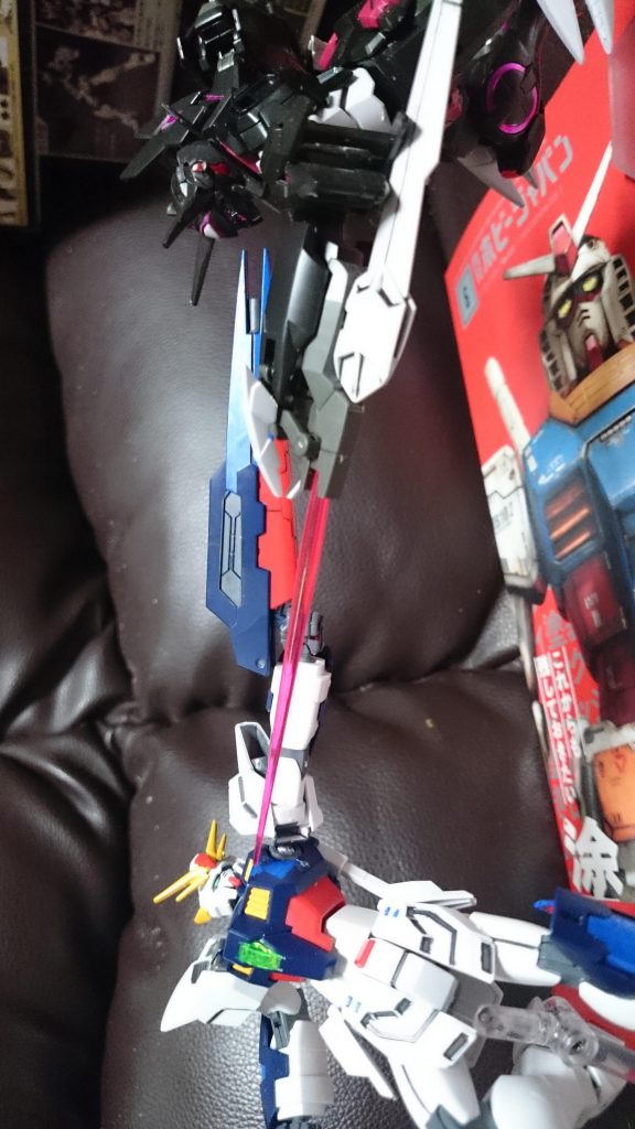 「なんでだよ」

「言うたやろゼン君……ブレイクデカールはGBNを壊してしまうんや！」

「ズルいぜ…」



『やっぱりあの人の言う通りだった…』

「！」

『こんな世界なら…』


「アーク君ごと壊れてしまえばいい!!」

～第一次有志連合戦より～