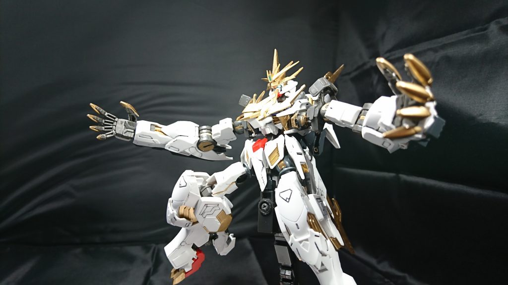 HGバルバトスルプスレクスとフルメカニクスバルバトスルプスレクスのミキシングにより作成。