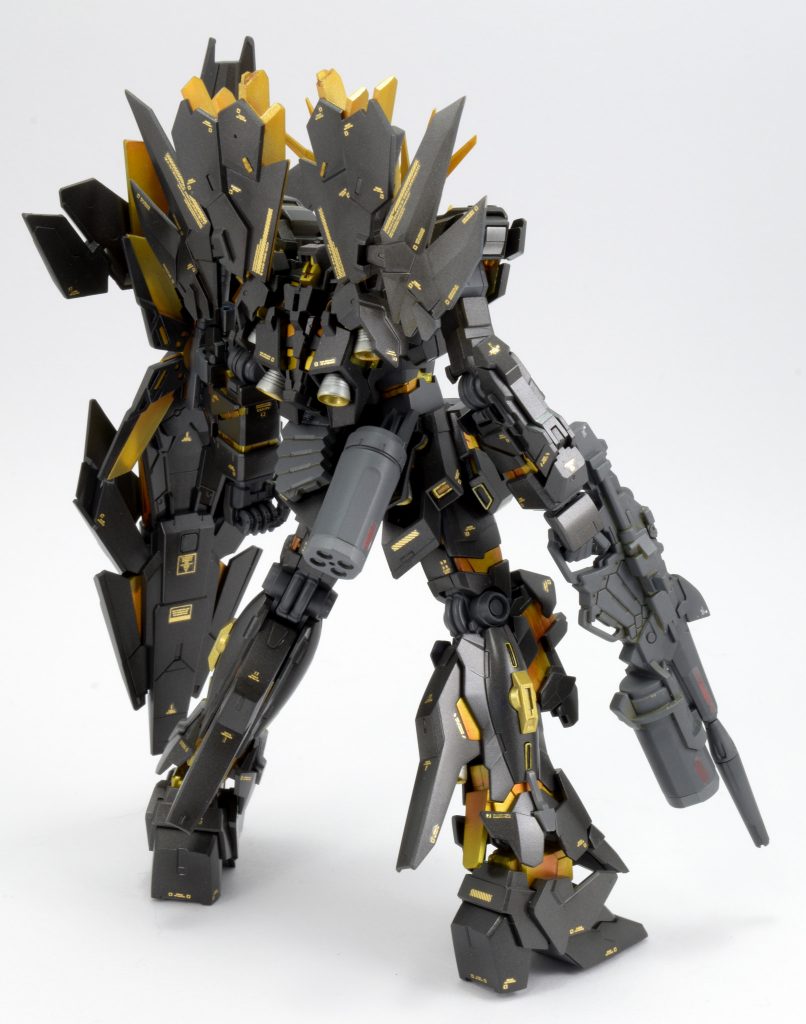 トゲトゲしたフル装備感はかっこいいねぇ。