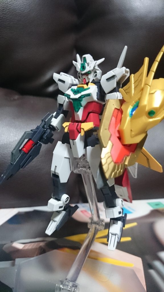 GNガンソードとGNガンシールドを装備したコアガンダムII
小柄なコアガンダムにSDの武器はお誂えたようにピッタリだったっスね。シンプルに盾&実体剣装備ってのもいいものっスよ。シンプルイズベストって事で。
しかし、ヴァルキランダーの頭部が落っこちたとこはちょっとだけどきっとしたっスね(笑)一瞬ドラゴンの生首が落ちたものかと