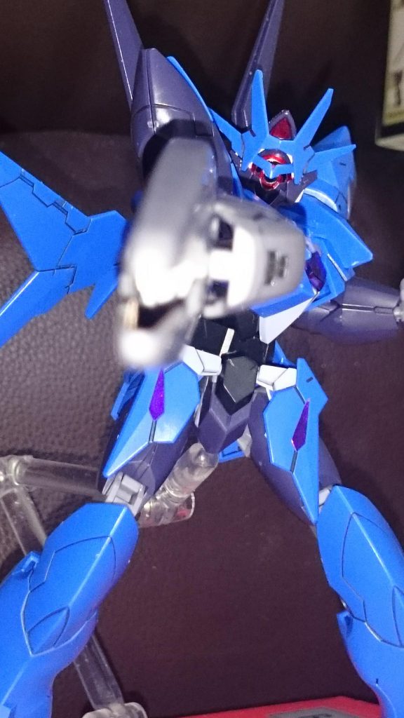 最新18話では過去のヒロトのデータを集めることで狙撃まで出来ることが判明したっス。高火力・拡散・狙撃と、どんだけ優秀なんスかコイツ