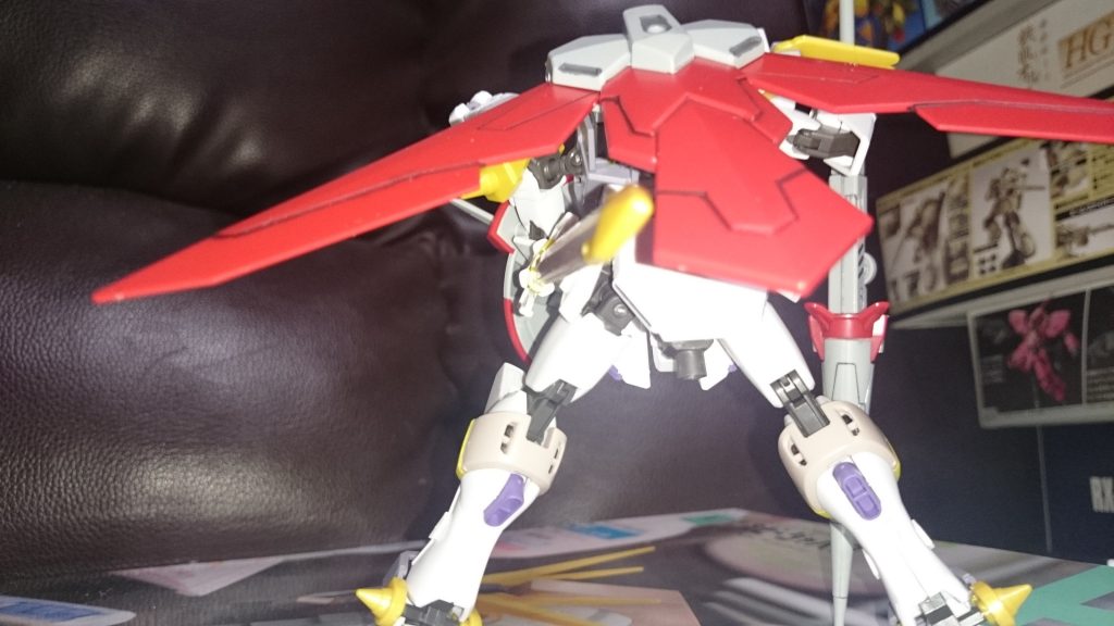 「なら、狙うのは…！」
アルスアースリィから放たれたビームはストラたちやカザミには届かなかった。ユーラヴェンガンダムが撃った狙撃ビームがアルスの狙撃ビームへと命中・拡散したのだ！

『!?』