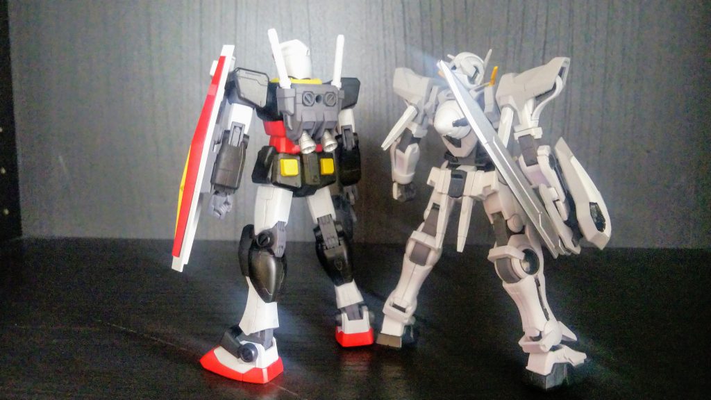 前後から。
そのまま塗っても面白くないので白塗装の練習ついでにこのカラーリングにしました。