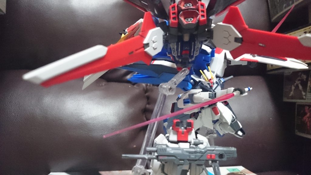 「あんたがステラを殺した!止めようとしたのにぃ!」