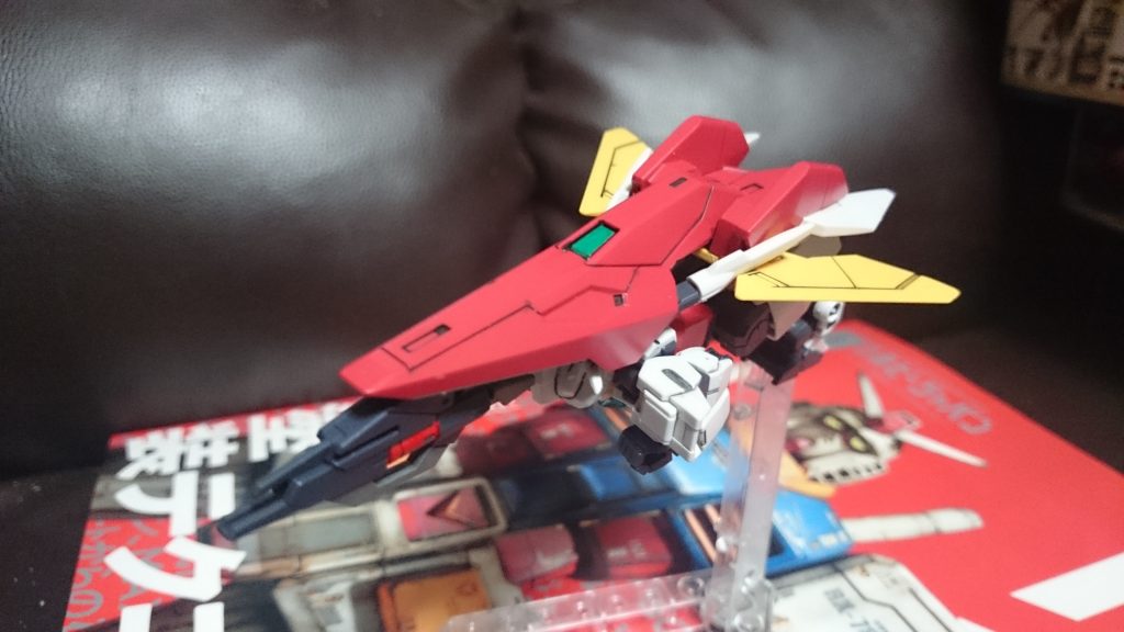 コアフライヤー
コアディフェンサーを機首とすることでコアガンダム単体での変形が可能になったっス。
アニメだと上から見るとウイング、下から見るとサイコガンダムを彷彿とさせられたっスね