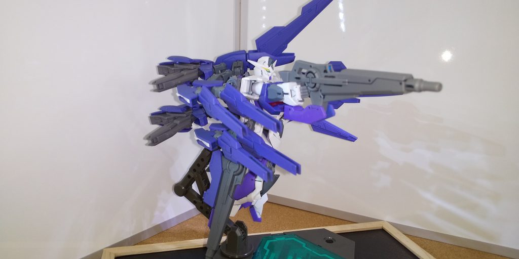 回転バインダーの反対面はファングとなってます
ファング射出、砲門として面制圧型の射撃をするイメージ