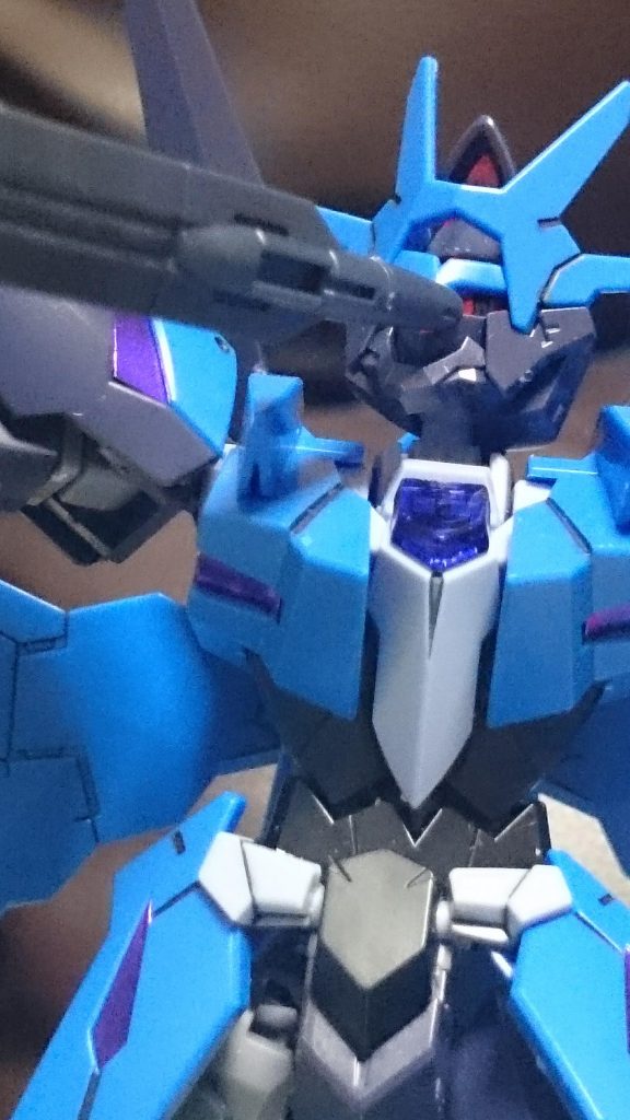 銃口がアルスアースリィの顔面に突き刺さる！