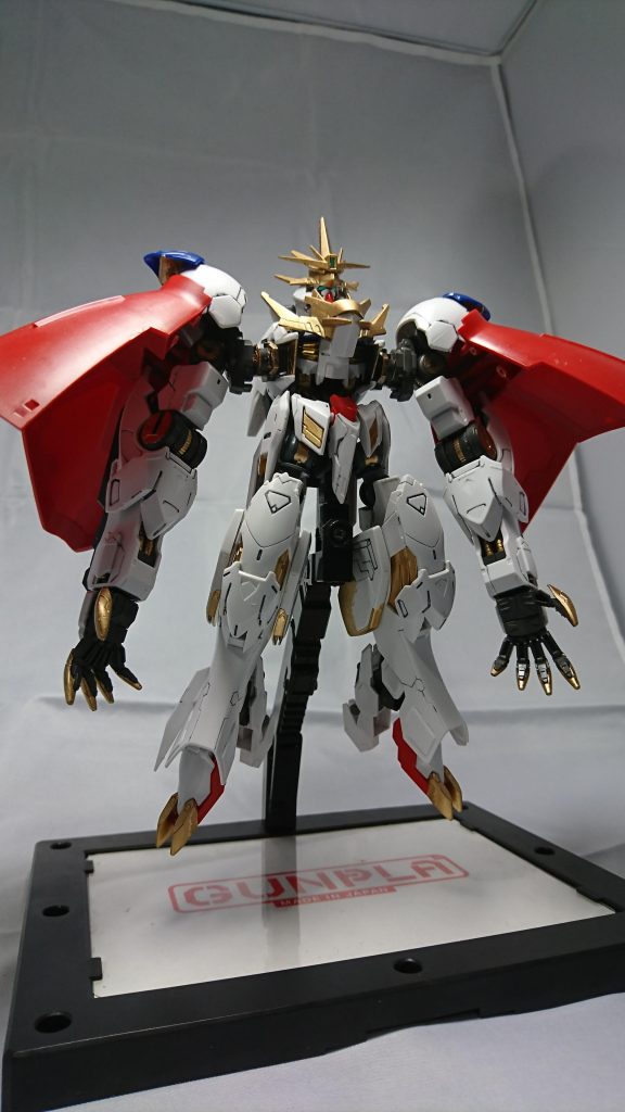 小細工なしの圧倒的強さ。
最強に派手な火器や特殊能力は必要なし。
この拳と相手を圧倒するこの威圧感こそが最強の武器。