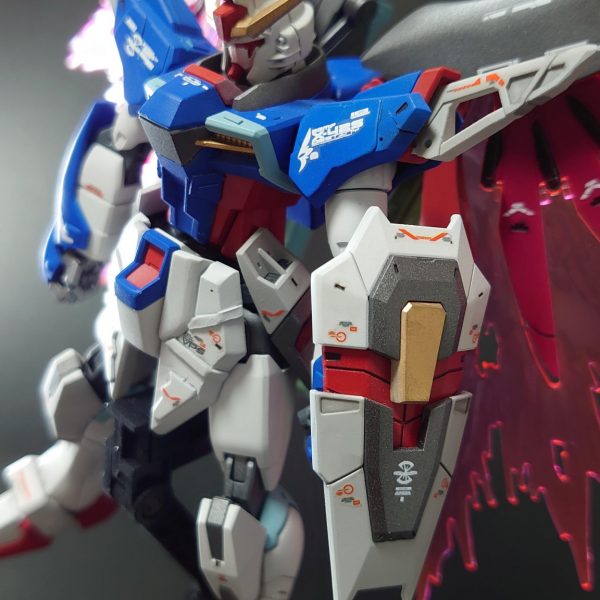 デスティニーガンダム