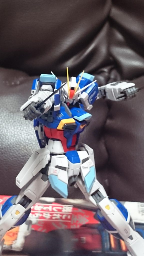 フォールディングレイザー対装甲ナイフ。
RGインパルスの手持ち武器は基本、手のひらにあるピンを介して接続っス。こちらを逆手持ちするときはピンを切り離すしかないっス…左手だけなら辛うじてシールド持ち用のピンのないものがあるからそちらの使用を推奨っス