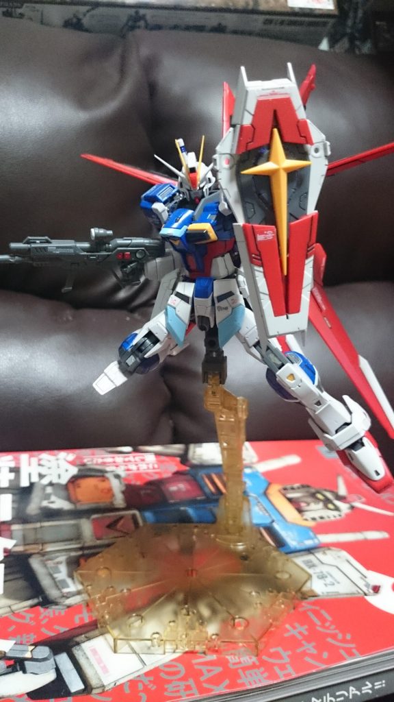 フォースインパルス。
劇中やMGとは主翼の折り畳み方法が違うっス。まぁ、あの折り畳み方はこのサイズだとチト耐久性が心配っスからね~