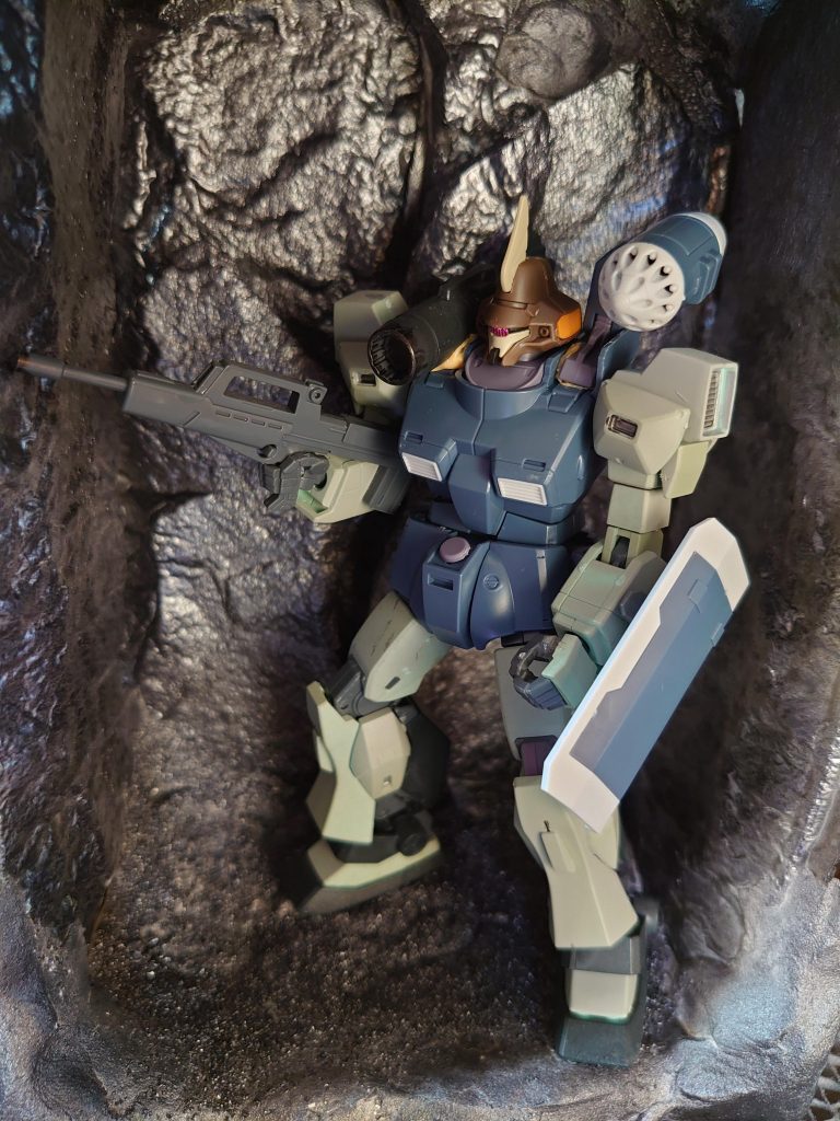 ガンキャノン胴体部&盾、マグアナック頭部&バックパック、過去作品ネモの手足。余剰パーツも利用して遊んでます。