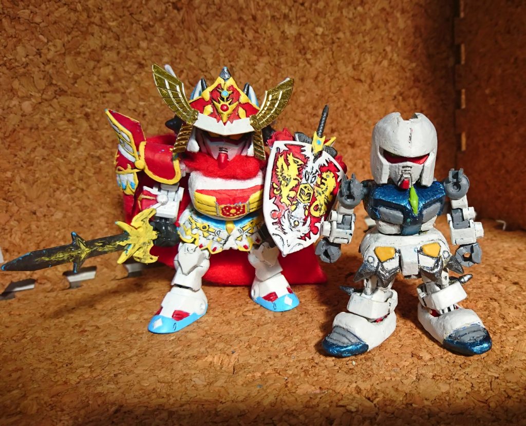今回は軽装タイプも再現可能です。以前に作ったキングガンダムⅡ世と。