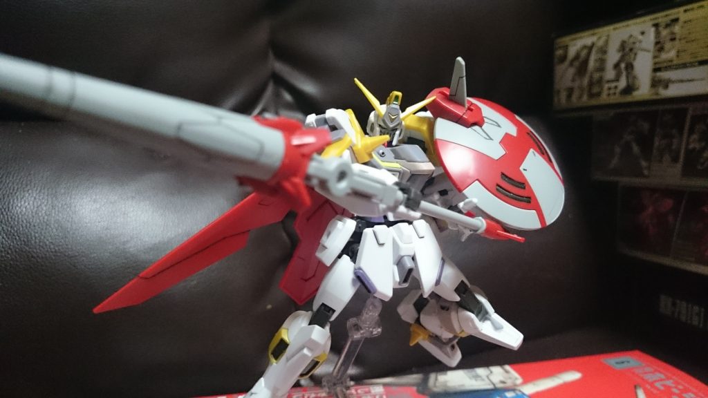 「こんなのは、俺じゃねぇ…」
ガンダムジャスティスナイト
これもスミ入れ&部分塗装っス。シールもアースリィ同様ツインアイのみっス。可動範囲は元が元だけにバツグン。来週発売のインフィニットジャスティスが待ち遠しいっスね!