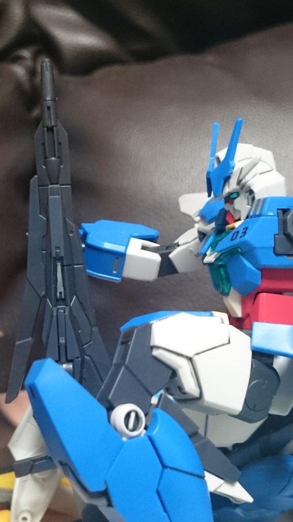 「あ、ヒロトさーん！」
アースリィの隣で一人佇むヒロトの元へフレディ、そしてビルドダイバーズの仲間たちが駆け寄る。

「よォ、おつかれ」

「町の人たち、全員無事に遺跡に避難できました！」

「聖獣さまの言うとおり、ヒトツメは本当に遺跡を攻撃出来なかったんです！」

「あぁ、よかった…」

「「？」」
顔を見合わせるパルヴィーズとフレディ。

「約束…果たせたんだろうか…」

「約束…？」
ヒロトの言ったことが分からずにいるカザミ。

「見つかったのか？探しものは」
メイが聞く。

「二度と使う事はないと思っていた。あの日から、ずっと…」
砲身のひしゃげたビームシュートライフルU7を見つめながら、ヒロトは呟いた―――