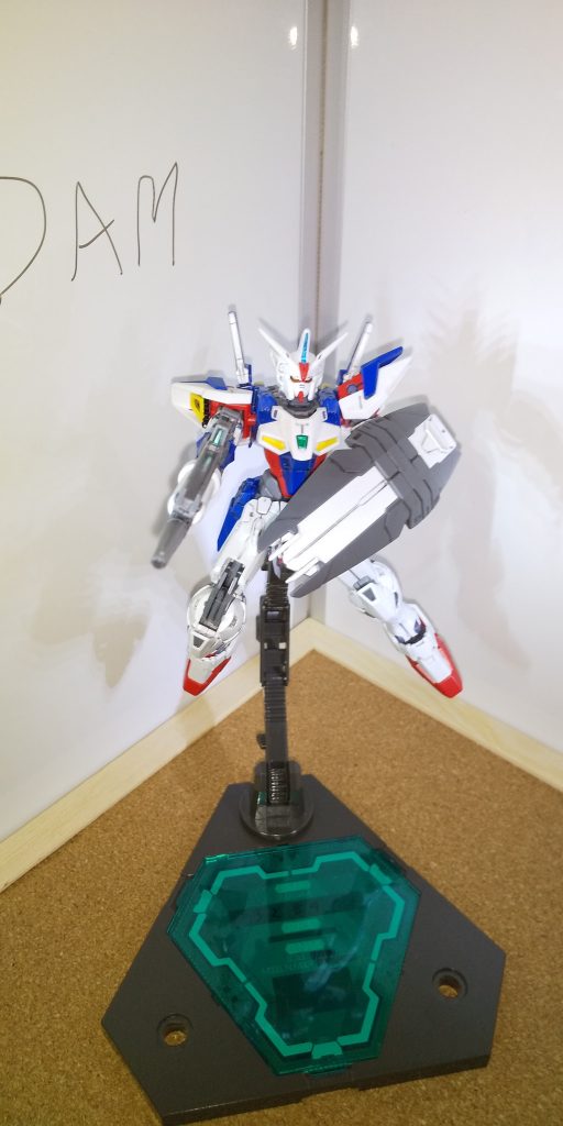 伝わりにくいかも知れませんが
素組でもディテールのすごいガンプラでした
スカートパーツやシールド裏はRGと思うほどです
機体設定もすごく好きなので、どのように改造していくか悩みます