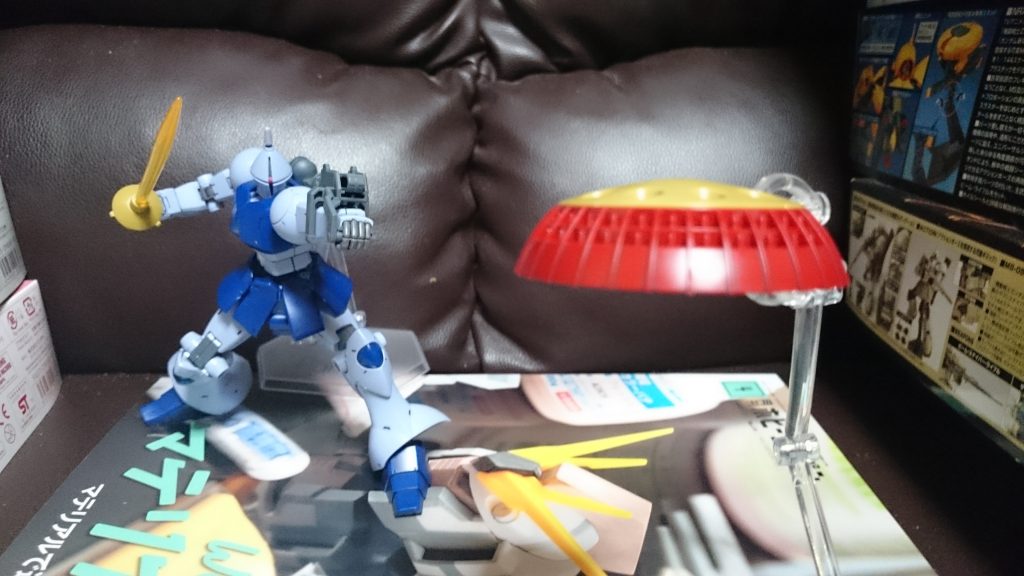 サザキくんのシールドは有線式でヨーヨーのように回転させながら飛ばすことも可能！……まぁ、本来のギャンやキットにはそんなギミックはなく、画像はただスタンドで浮かせてるだけっス