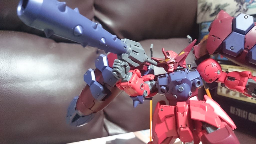 先ずは羅刹の方から
・羅刹金砕棒。一色なのでグリップ付近の塗装が必要っス。ビームバズーカの他、