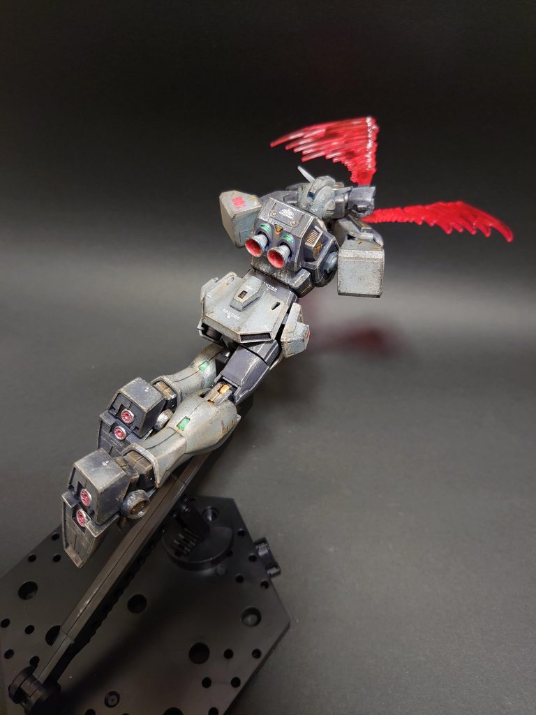 下格闘。倍率は一般的な130%ながら、範囲と移動距離、キャンセル可能タイミングが優秀。(バトオペ2並感)
足の裏は例によって爪楊枝で塗り分けました。