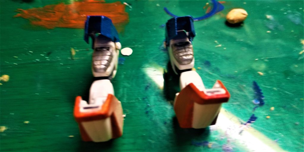 両腕のI・フィールドジェネレーターとアーマーカバーを可動させた状態です。この工程は完全自作で設計から造形までやりました。ジェネレーターはクロスボーンガンダムX3をモチーフにしました。