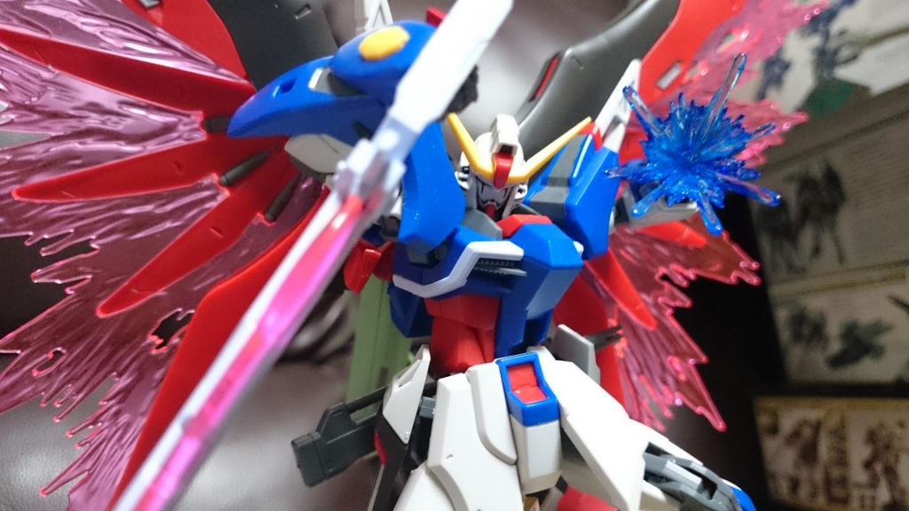 ・MGエクストリームブラストのパッケージ
普通なら光の翼やパルマのエフェクトとかはV2の光の翼や月光蝶のようにプレバン案件になりそうなんスけど、デフォルトで付属するのはありがたいっスねぇ