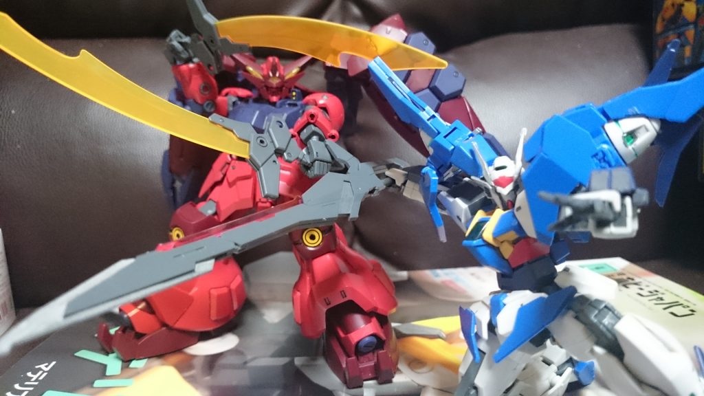 ダブルオースカイと。
この二機でようやく抑えられるチャンプって…チャンピオンの名は伊達じゃあないっスね。…しかしいくらダブルオーの関節が優秀とはいえ、膝立ちはチトきついっスね…