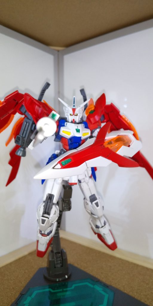 ガン・イットポーズ
漫画譲りの射撃時のセリフ
ジェミナス本体はほぼ無改造なので可動域に支障はありません
シールドの持ち手だけはジェミナスのシールド接続パーツのままでは取り付けて出来なかったので、ハンドパーツ手持ち用に変更してます