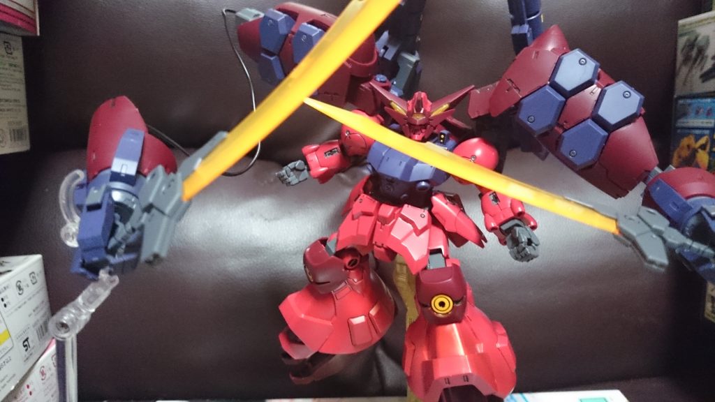 ・フレキシブルオーガバインダー天
先端のクローの形状が変更。またビームサーベル発振機能はなくなったっスけど、GNオーガソード弐式を保持可能。有線としても使えるっス