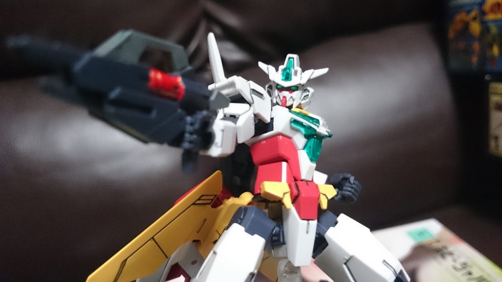 先ずは最新のコアガンダムII
この子に関しては以前の投稿で結構書いたので軽く一枚だけ
地味にコアスプレーガンの赤い部分塗装は我ながら良い采配だと思ってるっス