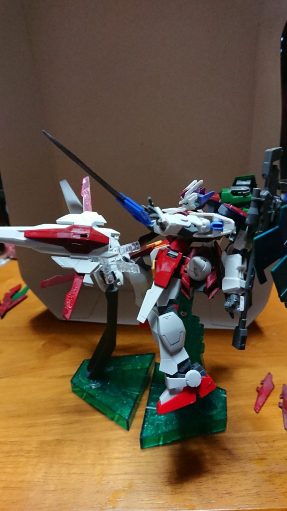 マルチパッケージユニットのドラグーンはシールド兼遠距離ランチャー内蔵って言う設定です
これはフェネクスに影響されました（笑）