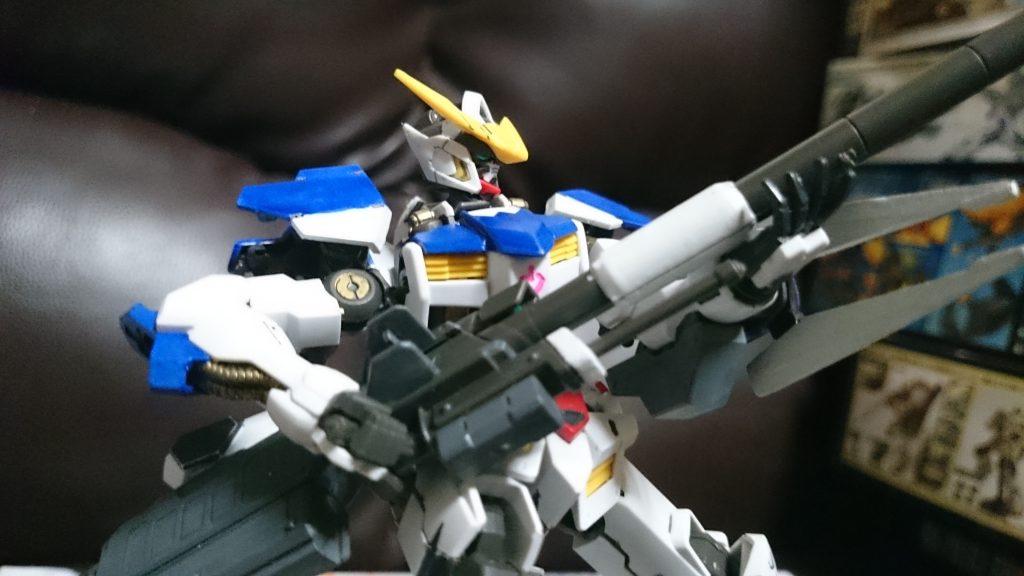 第三形態
ギャラルホルンとの戦闘で手に入れたワイヤークローを装備。…肩に腕にとギャラルホルン品ばかりっスね。まぁ、この後もシュヴァルベのバインダーやらリッターの肩装甲やらギャラルホルン品を流用するんスけど。