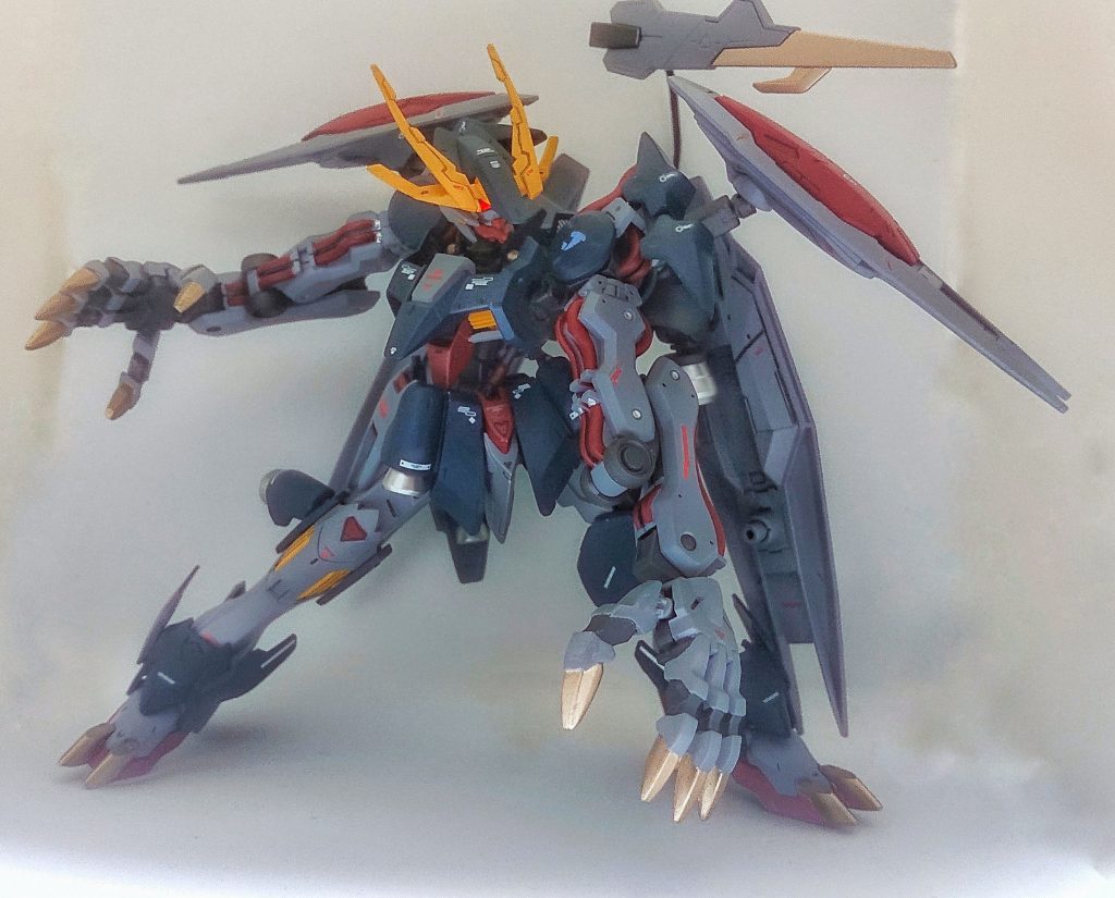 ネーミングは、北欧神話に由来。
『狼の王』を越える存在として、狼の怪物の名を冠した。
パイロットは、ジュリエッタ・ジュリス。