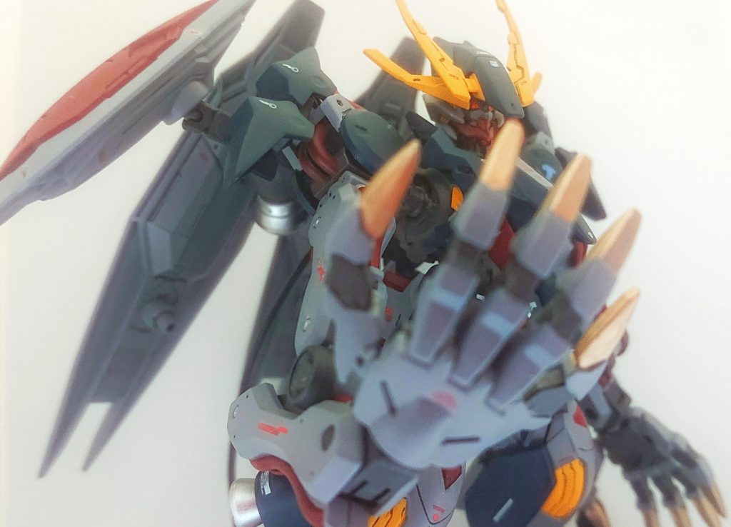 大型クローには、ルプスレクスの爪や、テイルブレードと同じく、レアメタルが使用されている。