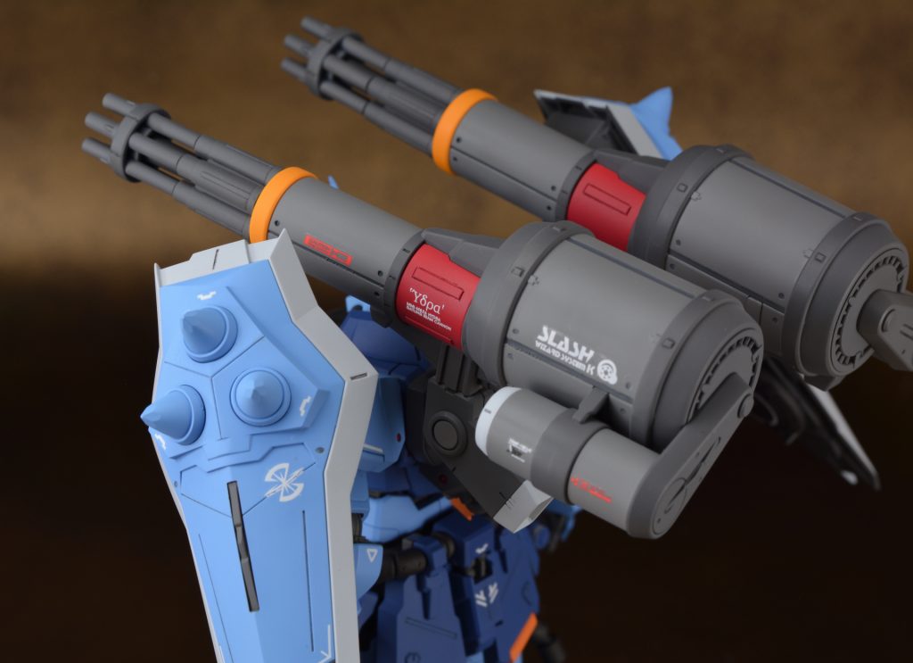 ビームガトリング砲は2色のグレーで塗り分け。