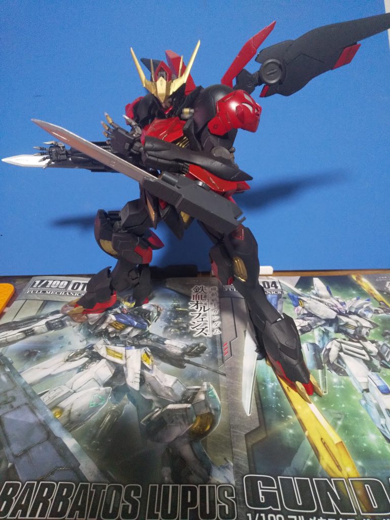 武器はソードメイスの改造を考えていたんですが、いい案が浮かばす断念し、
バエルのソードをこんな感じにしてみました。