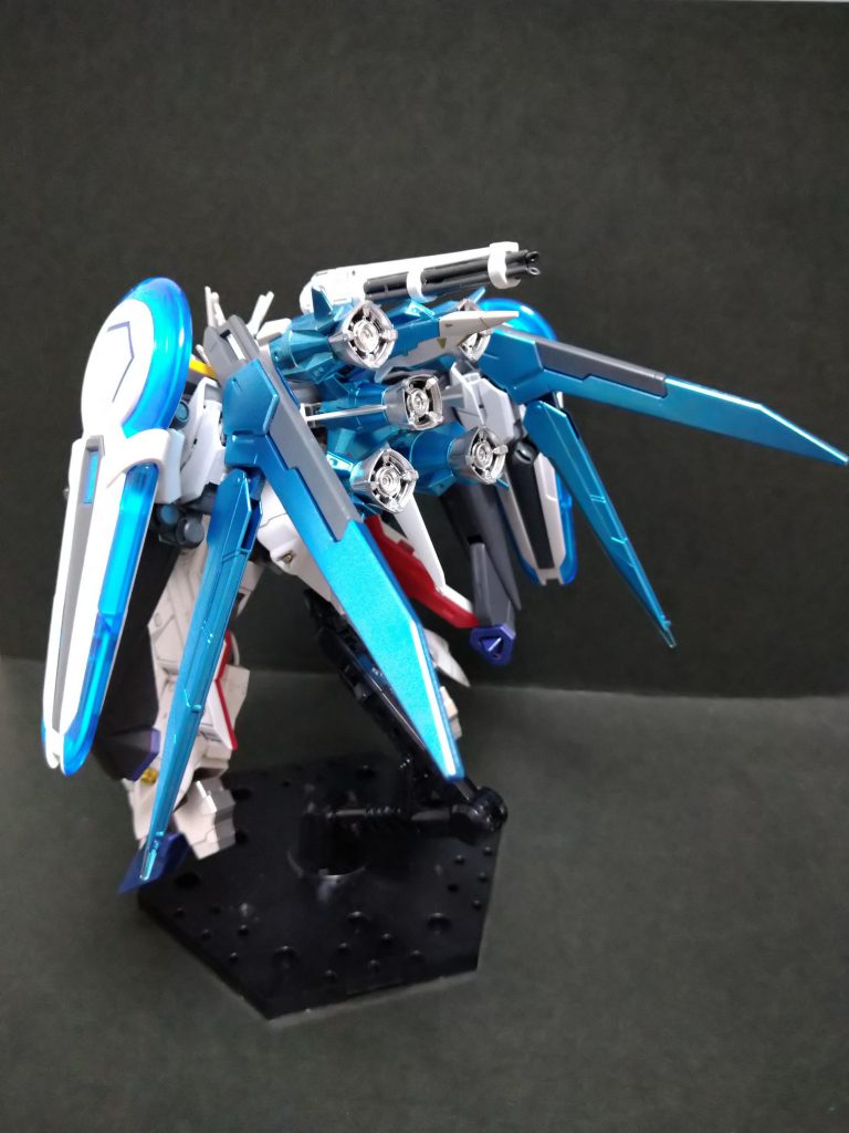 ガンバレル、アルミューレ・リュミエール、GNソードライフル、リフレクターをまとめたバックパック