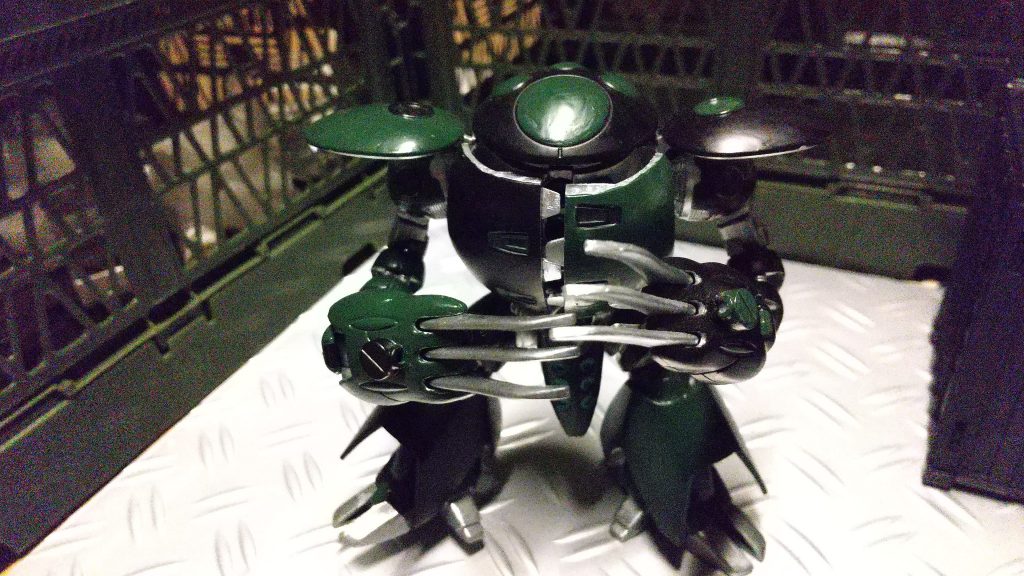 ターンエーのキットのカプルを腕2セット分とジョイントを追加して可動域をアップ。