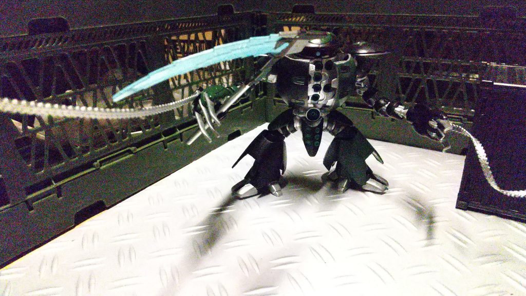 チェーンで動きを封じて鎌で真っ二つ！！