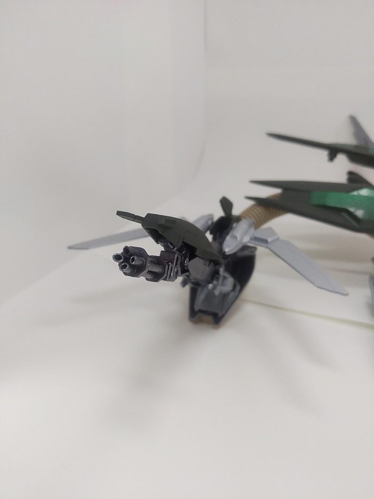 ･兵装ユニット3超伝導推進機を搭載した水中用補助型兵装ユニット。尾部には牽制用のガトリングが装備されている。