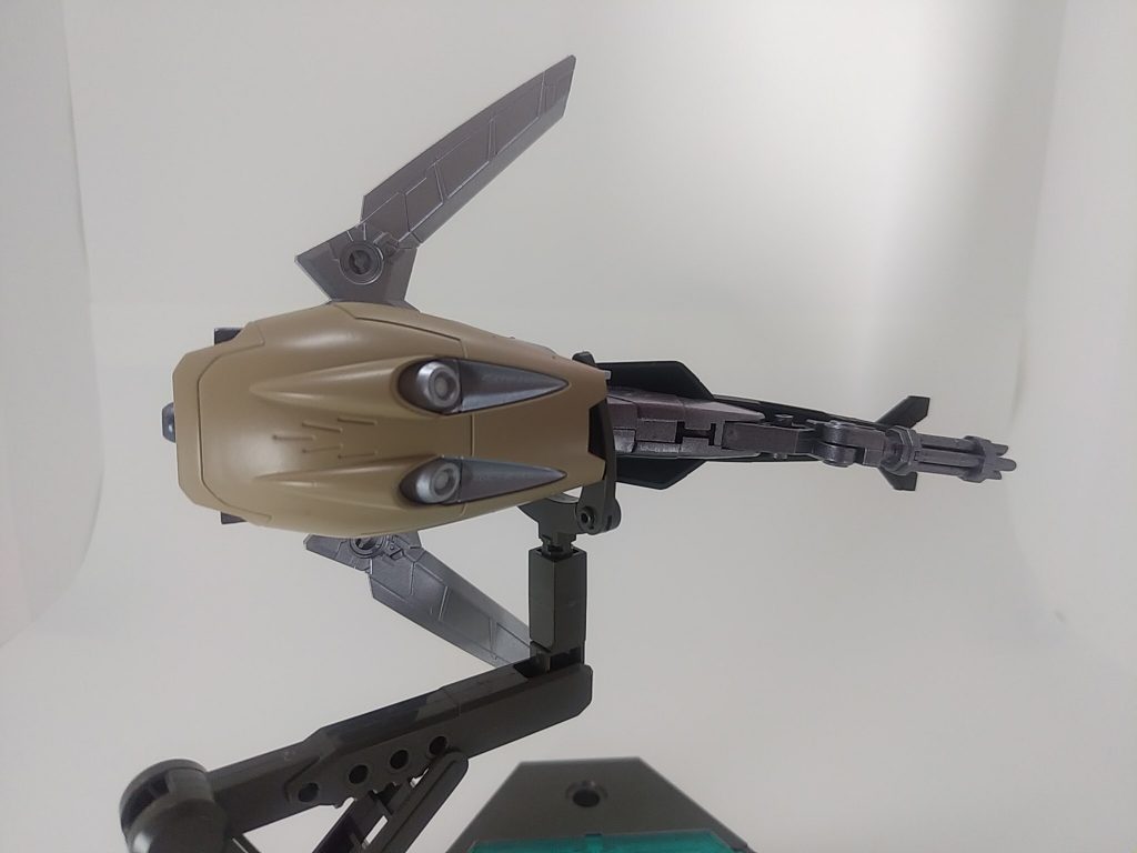 メルクワンウェポンズとキマリスヴィダールのリアスカート、SDCSのSDフレームの背中を使って作りました。