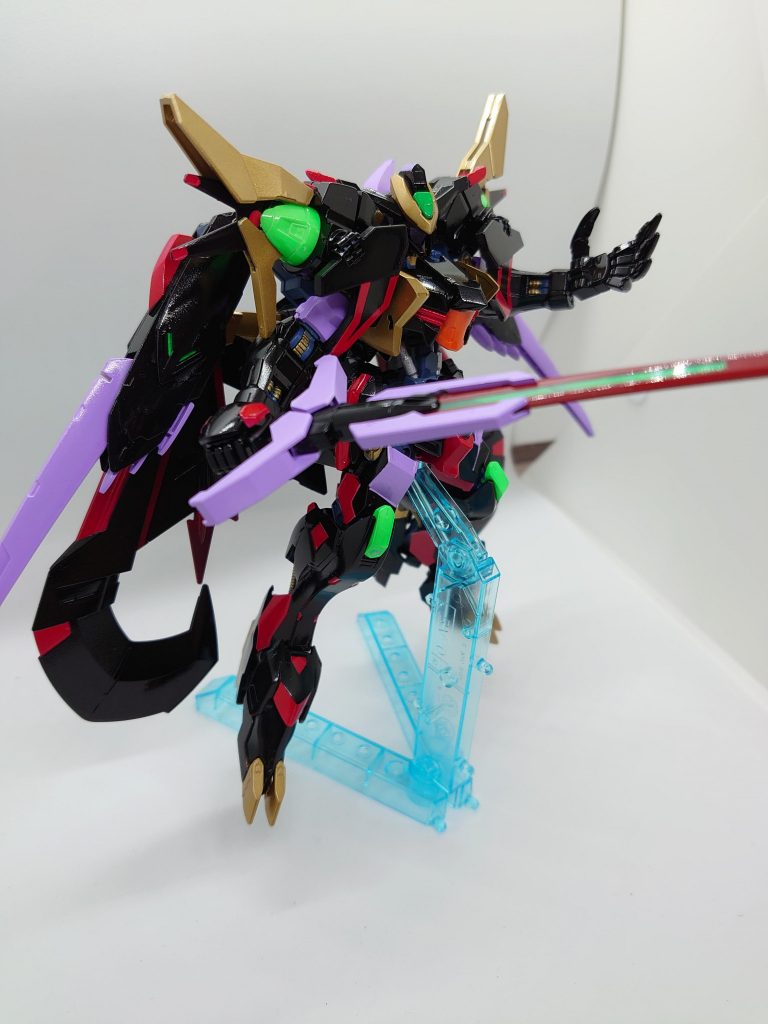 インテグラルバエルソード構え。
クアンタソードの色変えだけなのでこれはもう少し工夫しても良かった。