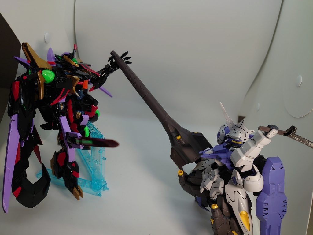 キマリスヴィダールと。
「ガエリオ。君が俺とシンのバエルに勝てるわけ無いだろう。」