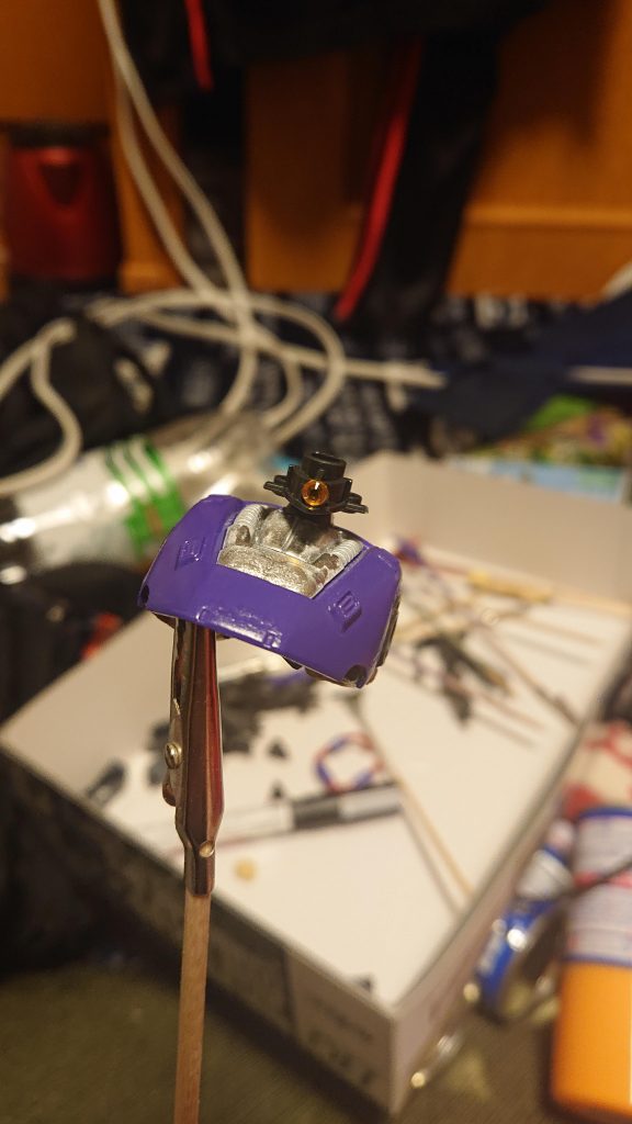 せっかくなので、モノアイもジュエルシールに変えてみました。