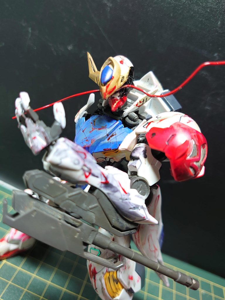 ちゃんとこの写真から見て右側がハシュマルのビームで傷つけられた顔を再現させてます（*｀・ω・*）ゞ