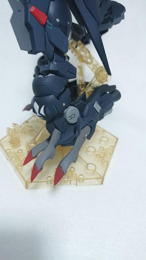 今回、力をいれた脚部ソールルプスレクスの腕を基部に爪はルプスの腕を貼り合わせて複製してます。これのおかげでより悪魔っぽくできたと思います