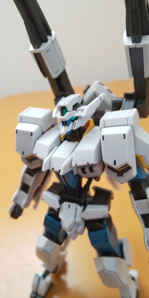 この個性的な顔に惹かれました。
作画によってイケメンになったりブスになったり。